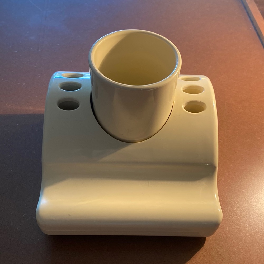 80’s structural taupe bathroom sink holder/set